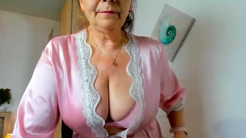 Snapshot of sweetangell69_ chatting on April 2026 02:09:02 AM Viorica online show from April 2026 02:09:02 AM