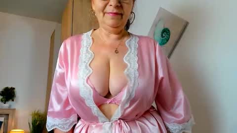 Snapshot of sweetangell69_ chatting on April 2026 02:27:02 AM Viorica online show from April 2026 02:27:02 AM