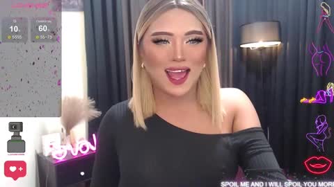 Snapshot of sweetbella118 chatting on February 2025 05:31:01 PM bella online show from February 2025 05:31:01 PM