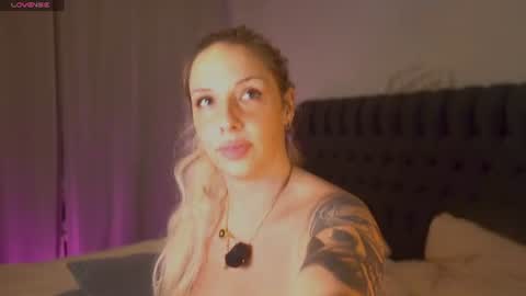 Snapshot of sweetbella95__ chatting on June 2026 03:25:01 AM Bella online show from June 2026 03:25:01 AM