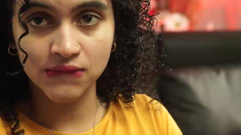 Salom independent model online show from November 2025 07:47:02 PM