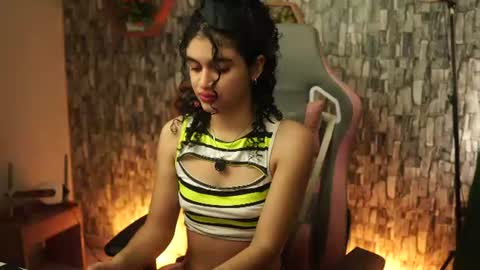 Snapshot of sweetbonii chatting on June 2026 09:26:01 PM Salom independent model online show from June 2026 09:26:01 PM