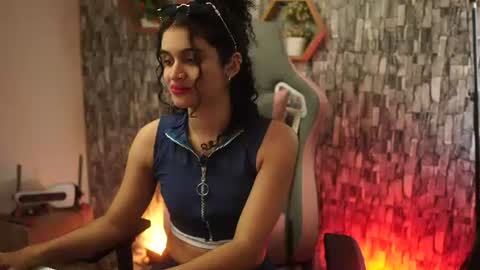 Snapshot of sweetbonii chatting on June 2026 08:44:01 PM Salom independent model online show from June 2026 08:44:01 PM