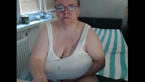 Snapshot of sweetboobs85h chatting on May 2026 10:36:01 AM Sweetboobs85h online show from May 2026 10:36:01 AM