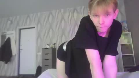 SweetyBoy online show from November 2025 03:32:02 AM