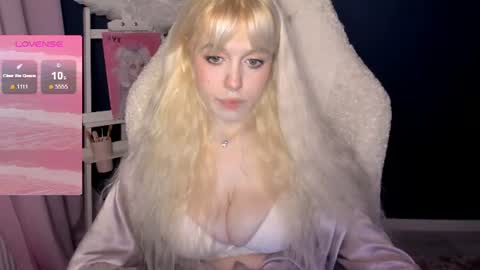 Snapshot of sweetcheecksmolly chatting on August 2026 07:19:02 PM Lisa online show from August 2026 07:19:02 PM