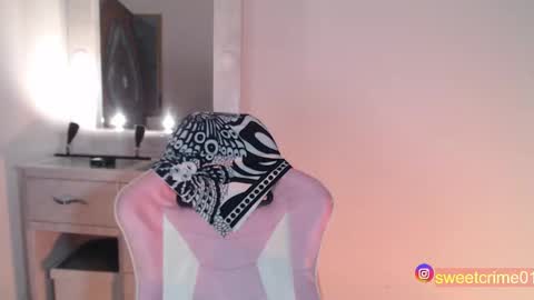       Independent model online show from October 2025 06:01:01 AM