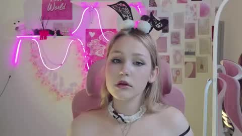 Snapshot of sweetcutie19 chatting on November 2025 09:37:01 PM Lane online show from November 2025 09:37:01 PM