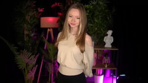 Snapshot of sweetdaisy_me chatting on February 2026 08:35:02 AM Lina online show from February 2026 08:35:02 AM