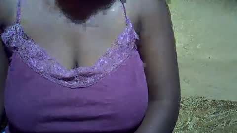 Snapshot of sweetdivah2 chatting on April 2026 05:10:02 PM divinah online show from April 2026 05:10:02 PM
