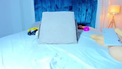 Mia online show from March 2025 02:55:01 PM