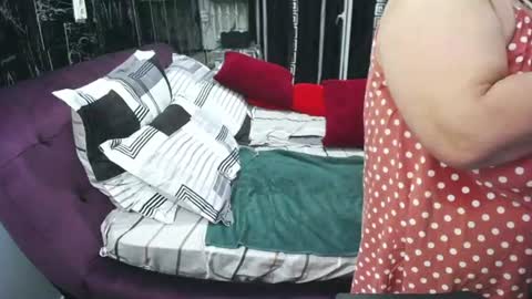 sweetestmilf4you online show from June 2026 06:01:01 PM