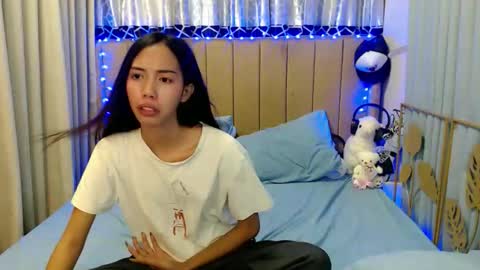 Snapshot of sweetgirl_daphne chatting on June 2026 06:19:02 AM sweetgirl_daphne online show from June 2026 06:19:02 AM
