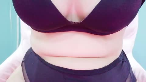Snapshot of sweetie_bae99 chatting on May 2026 04:35:02 PM sweetie_bae99 online show from May 2026 04:35:02 PM