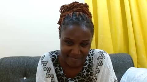 Snapshot of sweetie_coco chatting on January 2026 06:35:01 PM Luciana online show from January 2026 06:35:01 PM