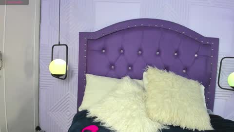 Snapshot of sweetie_foxxxx chatting on February 2026 03:01:02 AM violeta online show from February 2026 03:01:02 AM