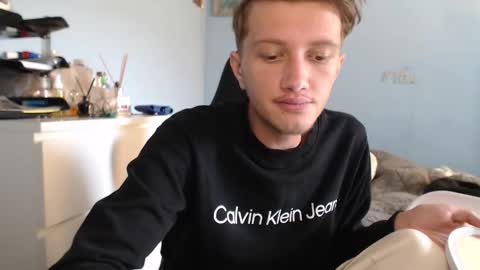 Snapshot of sweetieecreamy chatting on November 2025 08:49:01 AM Cat online show from November 2025 08:49:01 AM