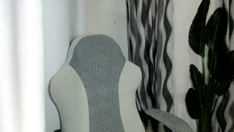 Snapshot of sweetiie_caren chatting on July 2026 12:11:01 PM CAREN online show from July 2026 12:11:01 PM