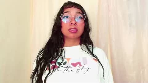 Snapshot of sweetkairi chatting on November 2025 03:49:02 AM mishel online show from November 2025 03:49:02 AM