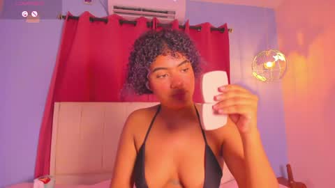Snapshot of sweetkimmie_ chatting on June 2026 02:33:01 PM Isabel online show from June 2026 02:33:01 PM