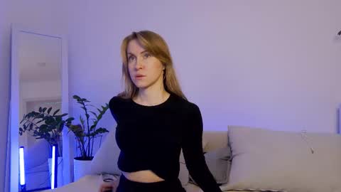 SweetKira1 online show from March 2026 03:38:01 PM