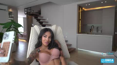 Snapshot of sweetlaurasaenz chatting on September 2025 03:11:02 PM Laura Saenz  Geminis online show from September 2025 03:11:02 PM