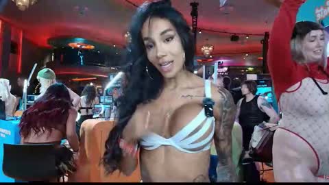 Laura Saenz  Geminis online show from January 2026 12:04:01 AM