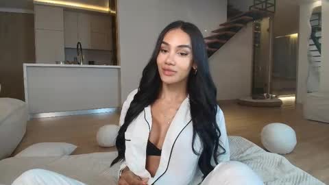 Laura Saenz  Geminis online show from May 2026 04:18:01 AM