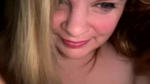Snapshot of sweetlisa92 chatting on April 2026 12:20:02 PM Lisa online show from April 2026 12:20:02 PM