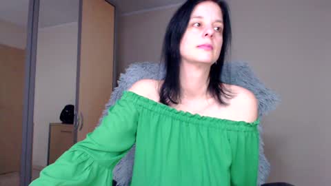 Snapshot of sweetlonglips_ chatting on December 2024 12:11:02 PM JenJenny online show from December 2024 12:11:02 PM