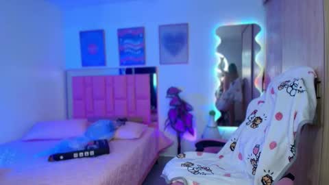 SweetLune online show from October 2025 08:18:02 PM