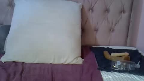 sweetmellowx1 online show from March 2025 07:04:02 PM