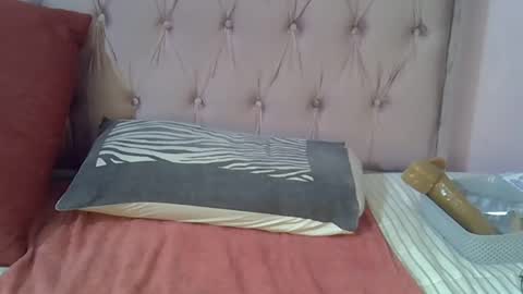 sweetmellowx1 online show from March 2025 04:46:01 AM