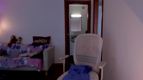 Mila online show from April 2026 12:47:01 PM