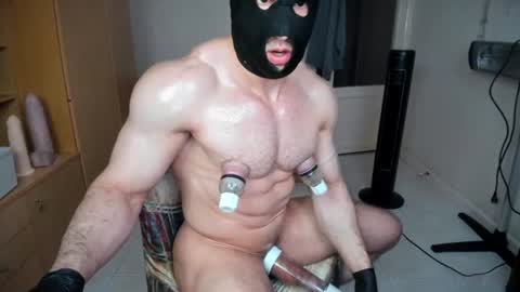 Snapshot of sweetmuscles_boy chatting on June 2026 05:16:02 AM Lorenzo online show from June 2026 05:16:02 AM