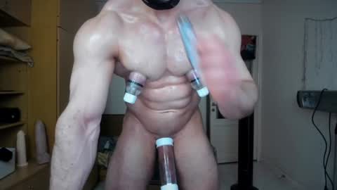 Snapshot of sweetmuscles_boy chatting on June 2026 03:40:01 AM Lorenzo online show from June 2026 03:40:01 AM