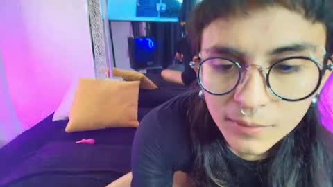 Snapshot of sweetobsidian_boy chatting on April 2026 01:42:02 PM obsidian online show from April 2026 01:42:02 PM