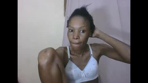 Snapshot of sweetpetite254 chatting on June 2026 01:33:01 AM ESTHER online show from June 2026 01:33:01 AM