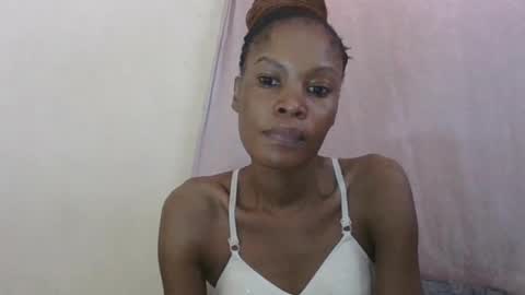 Snapshot of sweetpetite254 chatting on June 2026 07:00:01 AM ESTHER online show from June 2026 07:00:01 AM