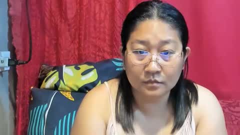 Snapshot of sweetpilipina88 chatting on April 2026 07:03:02 AM MIA online show from April 2026 07:03:02 AM