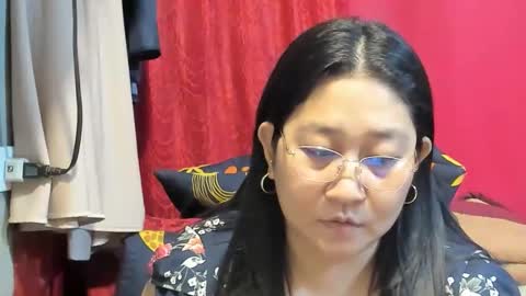 Snapshot of sweetpilipina88 chatting on May 2026 07:04:01 AM MIA online show from May 2026 07:04:01 AM