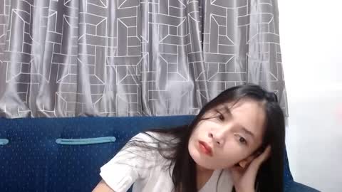 Mia online show from December 2024 11:03:02 AM