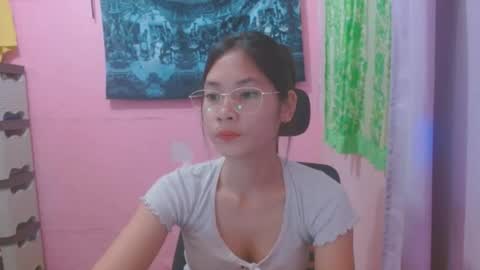 Snapshot of sweetsexygirl20 chatting on June 2026 06:29:02 AM Mia online show from June 2026 06:29:02 AM