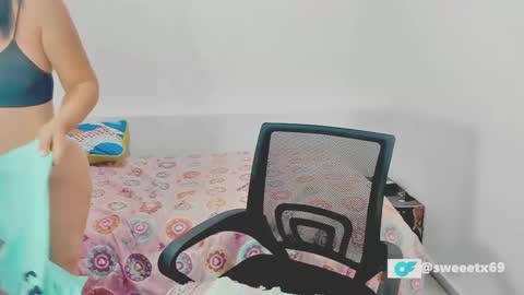 Snapshot of sweetsquirtx23 chatting on December 2024 02:24:02 PM lili online show from December 2024 02:24:02 PM