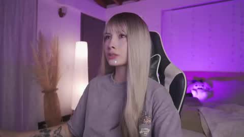 Cat independent model  online show from March 2025 06:46:01 AM