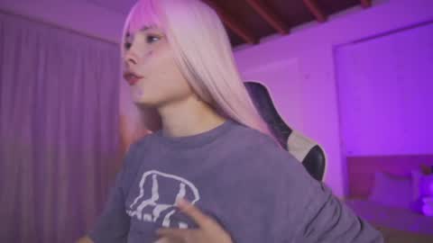 Cat independent model  online show from March 2025 06:18:02 AM