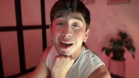 Snapshot of sweettaaron chatting on April 2026 12:24:02 AM Andy online show from April 2026 12:24:02 AM