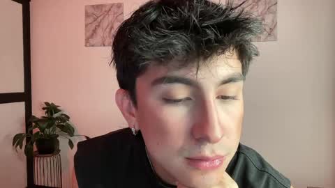Snapshot of sweettaaron chatting on April 2026 01:10:02 AM Andy online show from April 2026 01:10:02 AM
