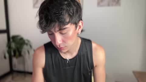 Snapshot of sweettaaron chatting on May 2026 01:33:02 AM Andy online show from May 2026 01:33:02 AM
