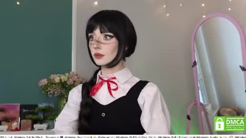 Snapshot of sweetuniporn chatting on June 2026 09:14:01 AM Elis a little vacation Ill be here Saturday my schedules in bio online show from June 2026 09:14:01 AM
